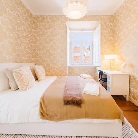 Scenic 4br With River Views Alfama Location Lissabon