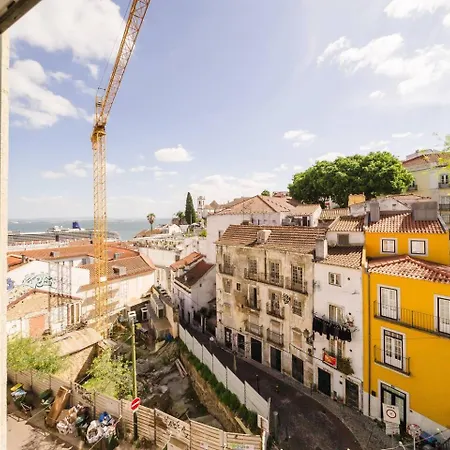 Scenic 4br With River Views Alfama Location * Lissabon