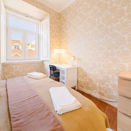 Scenic 4br With River Views Alfama Location Appartamento Lisbona