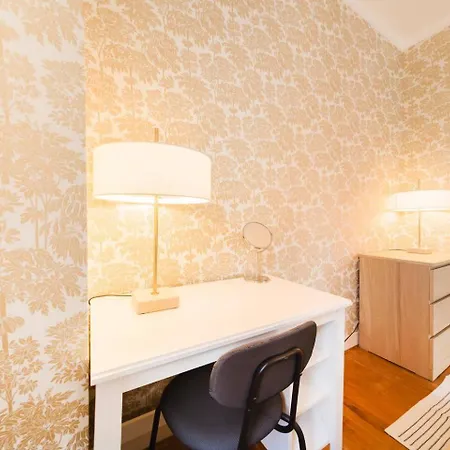 Scenic 4br With River Views Alfama Location Lisbona