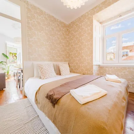 Scenic 4br With River Views Alfama Location Apartment Lissabon