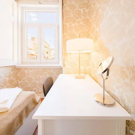 Scenic 4br With River Views Alfama Location Apartment Lissabon