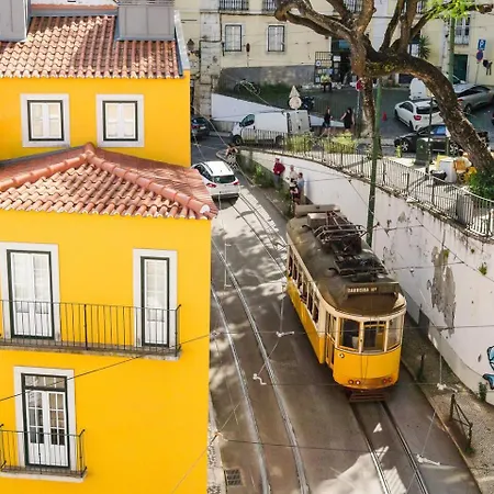 Scenic 4br With River Views Alfama Location Lisbona