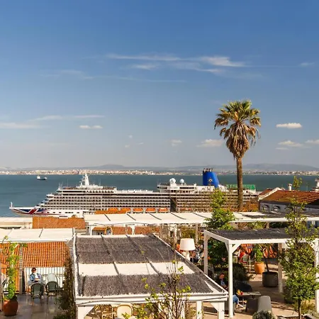 Scenic 4br With River Views Alfama Location Appartement *