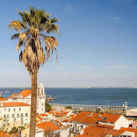 Apartment Scenic 4br With River Views Alfama Location Lissabon