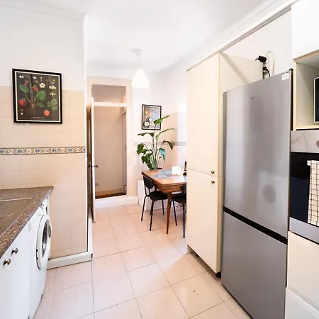 Scenic 4br With River Views Alfama Location Apartment Lissabon