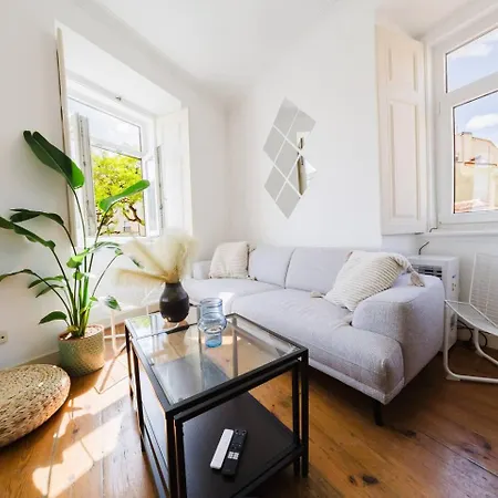 Appartamento Scenic 4br With River Views Alfama Location Lisbona