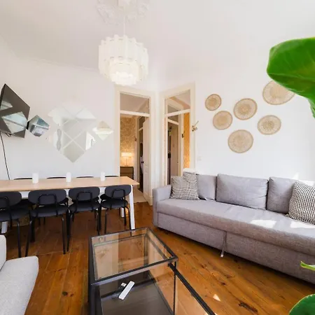 Scenic 4br With River Views Alfama Location * Lissabon