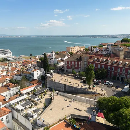 Scenic 4br With River Views Alfama Location Apartment Lissabon