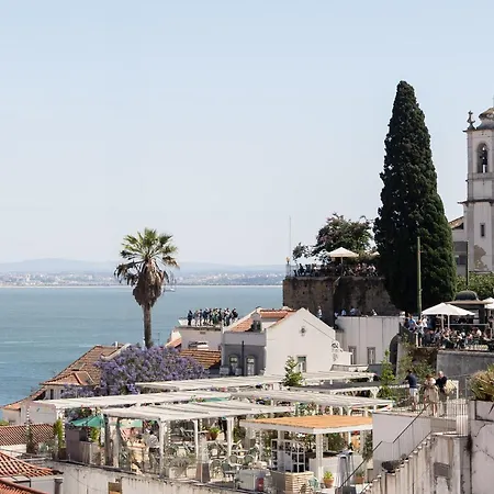 Appartamento Scenic 4br With River Views Alfama Location Lisbona