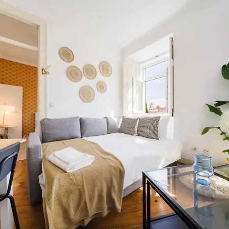 Daire Scenic 4br With River Views Alfama Location